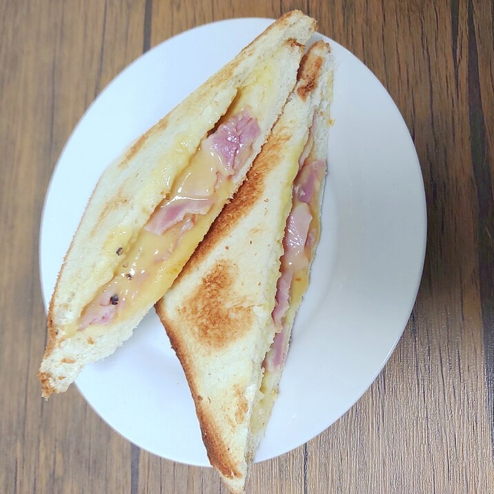カルボナーラホットサンド